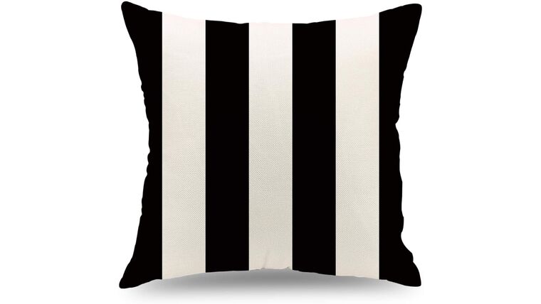 Black & White Pillow – 18″ x 18″ | Rental