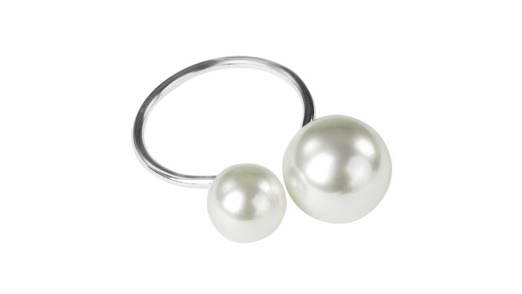 Faux Pearl Napkin Ring – Silver | Rental Faux Pearl Napkin Ring – Silver | Rental