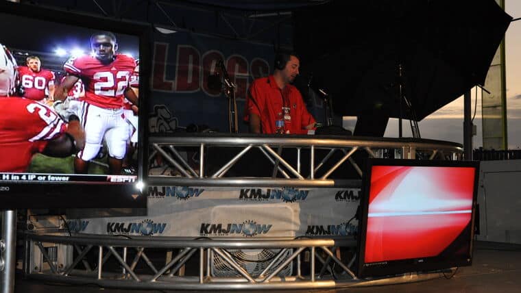12′ Half Circle Broadcast Desk | Rental