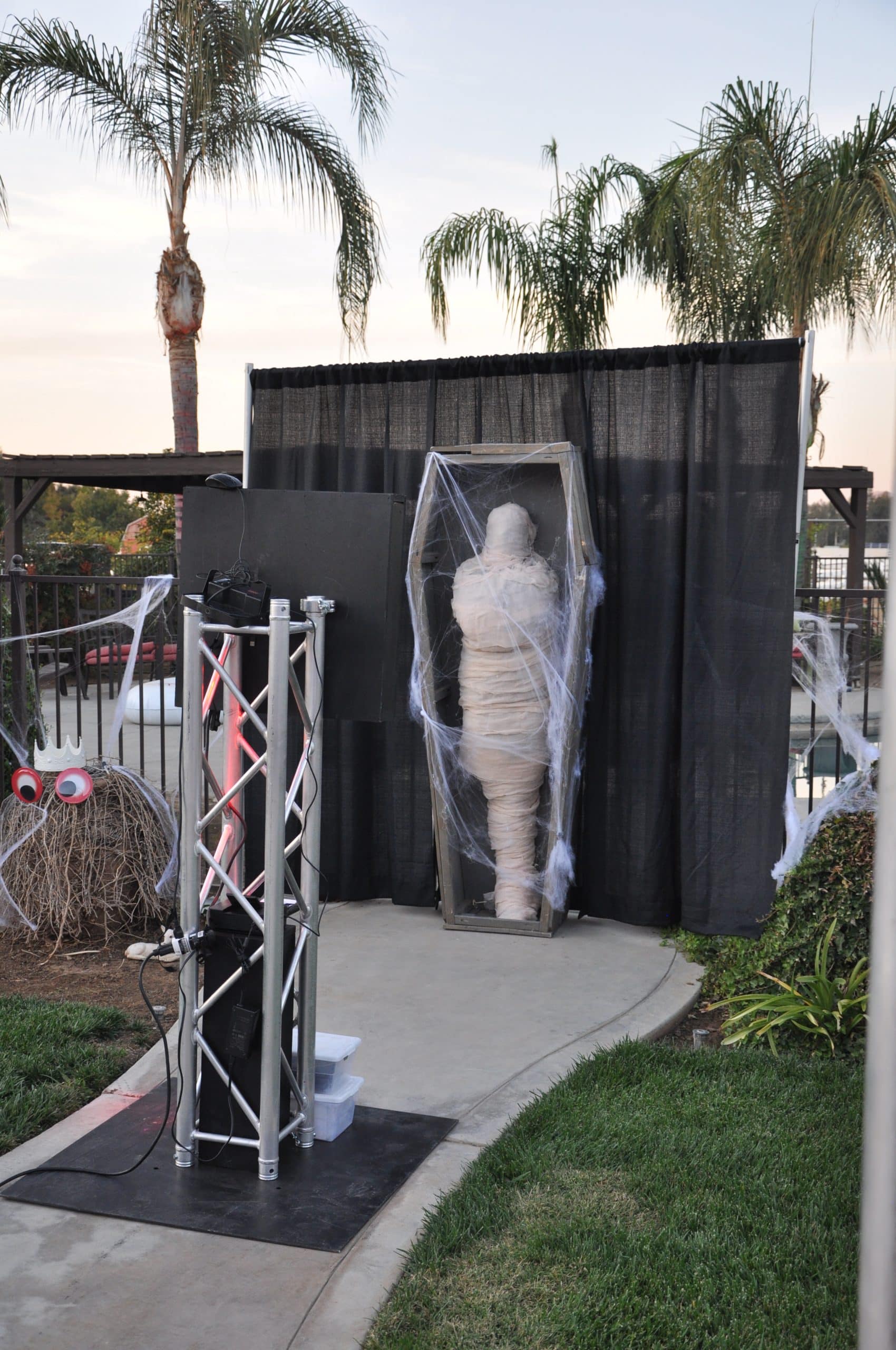 6′ Mummy & Coffin Prop | Rental