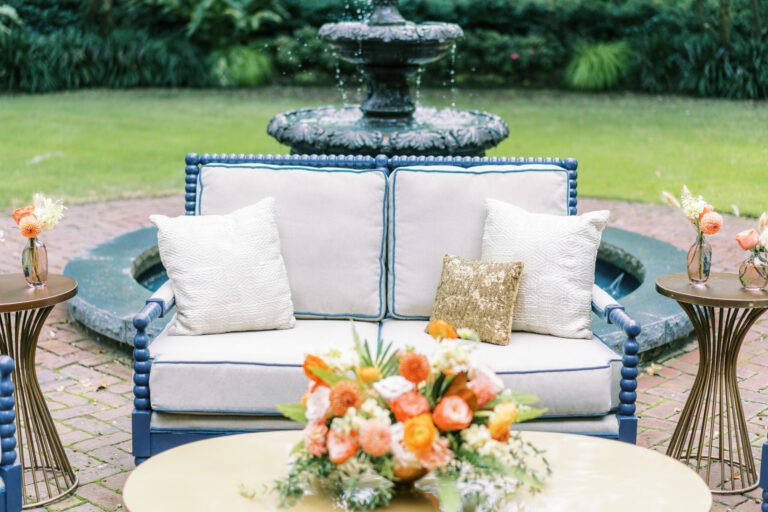 Shiloh Spindle Loveseat – Custom Paint frame | Rental